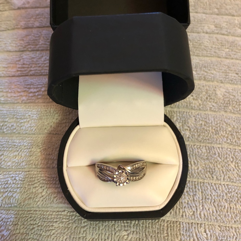 New 1/4 Carrot Diamond Ring Amazing white gold